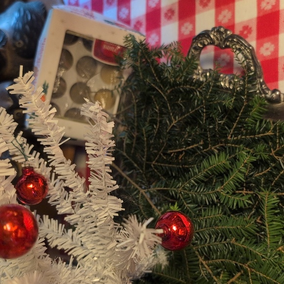 "24"Shiny Brite Holiday Ornaments, Boxes,Feather Tree&Felt Santa Hat Tree Topper - Picture 14 of 15